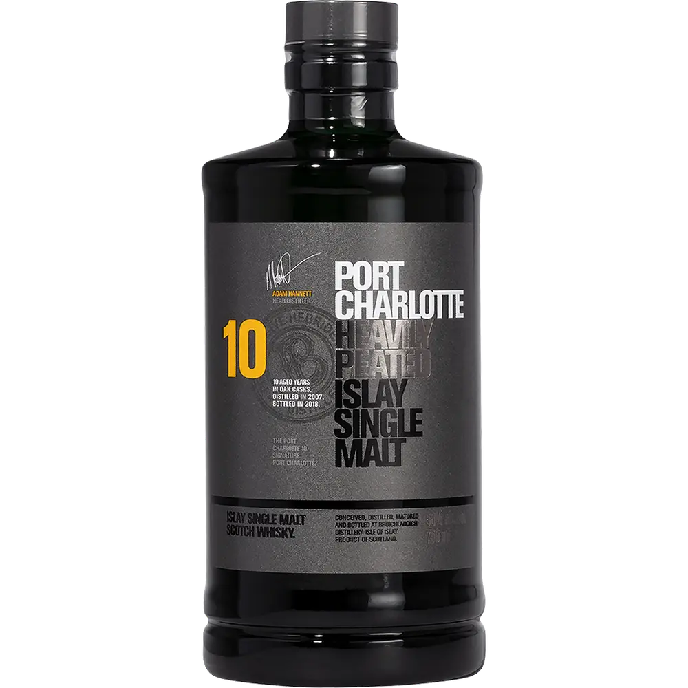Black bottle of Port Charlotte 10-year-old重型单麦芽威士忌 on a white background