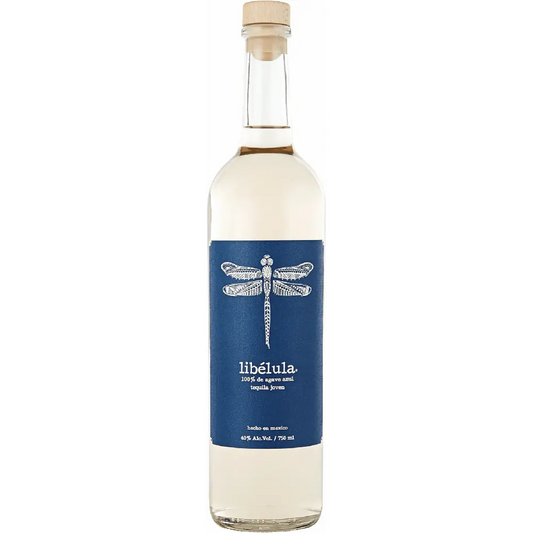 Bottle of libélula liquor with a blue label on a white background